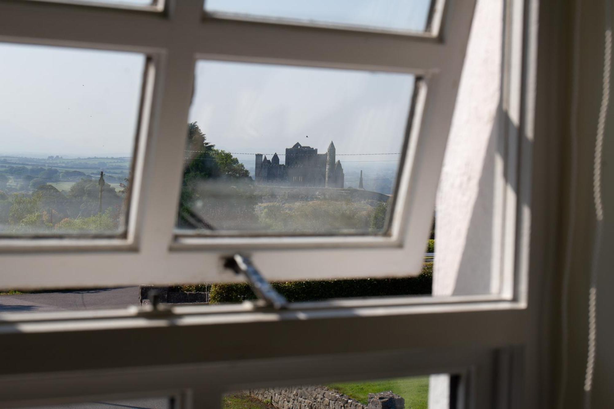 Hill House Lodge Sleeps 6 Overlooking The Rock Of Cashel キャッシェル エクステリア 写真